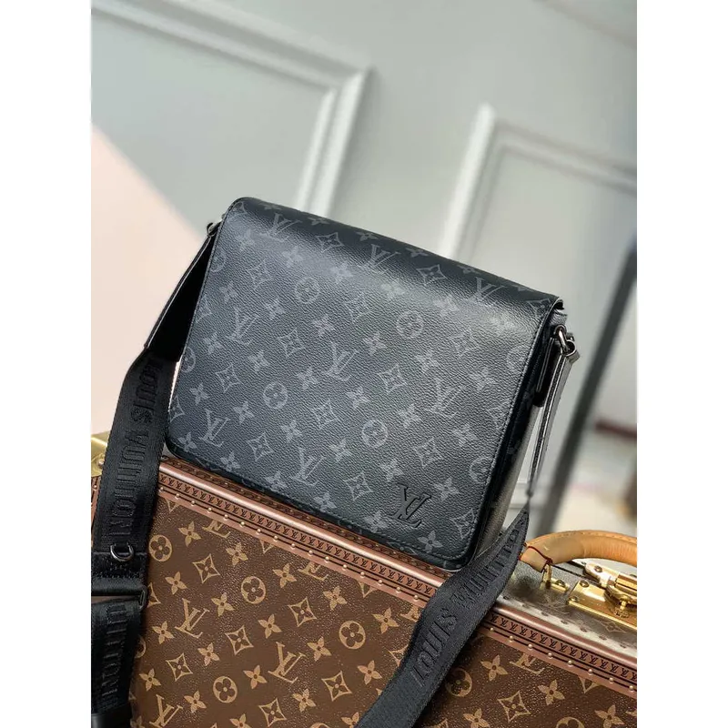 Louis Vuitton M46255 District PM Taška Monogram Eclipse