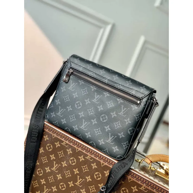 Louis Vuitton M46255 District PM Taška Monogram Eclipse