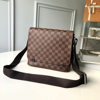 Louis Vuitton N41031 District PM Taška Damier Ebène