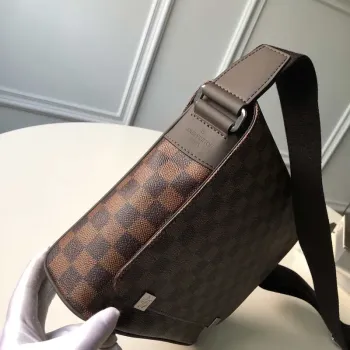 Louis Vuitton N41031 District PM Taška Damier Ebène