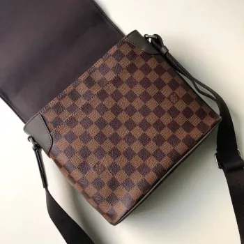 Louis Vuitton N41031 District PM Taška Damier Ebène