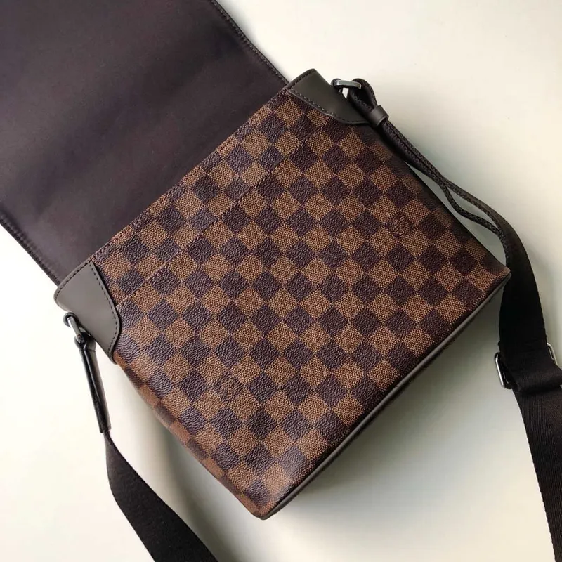 Louis Vuitton N41031 District PM Taška Damier Ebène