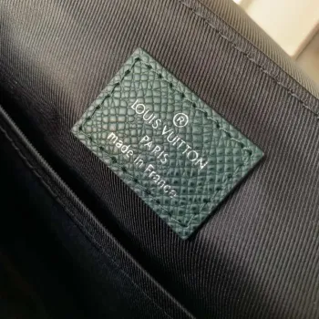 Louis Vuitton M30861 District PM Taiga infini tmavě zelená taška