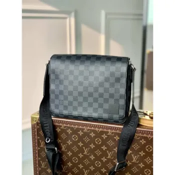 Louis Vuitton N42710 District PM Damier graphite Černá