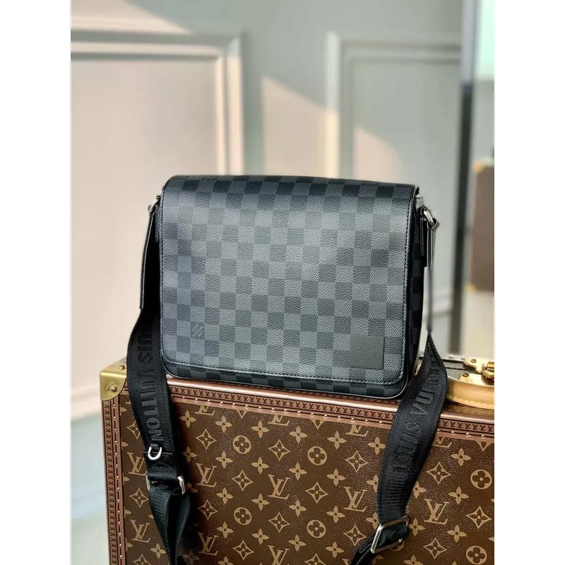 Louis Vuitton N42710 District PM Damier graphite Černá