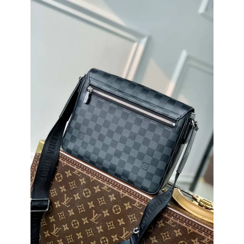 Louis Vuitton N42710 District PM Damier graphite Černá