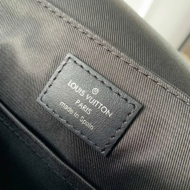Louis Vuitton N42710 District PM Damier graphite Černá