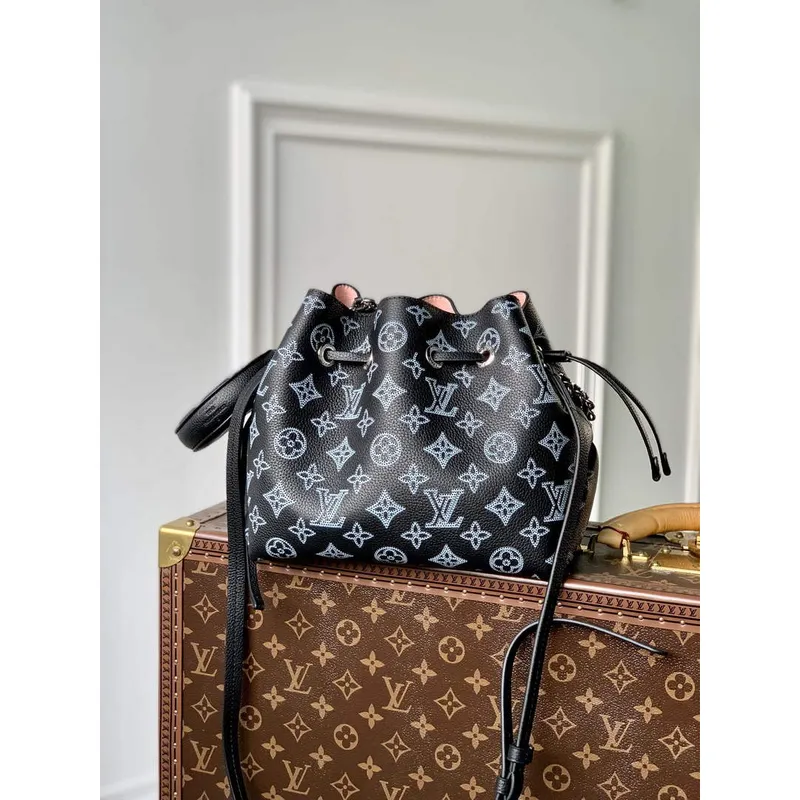 LV M21107 Louis Vuitton Bella Tote Bag Černá