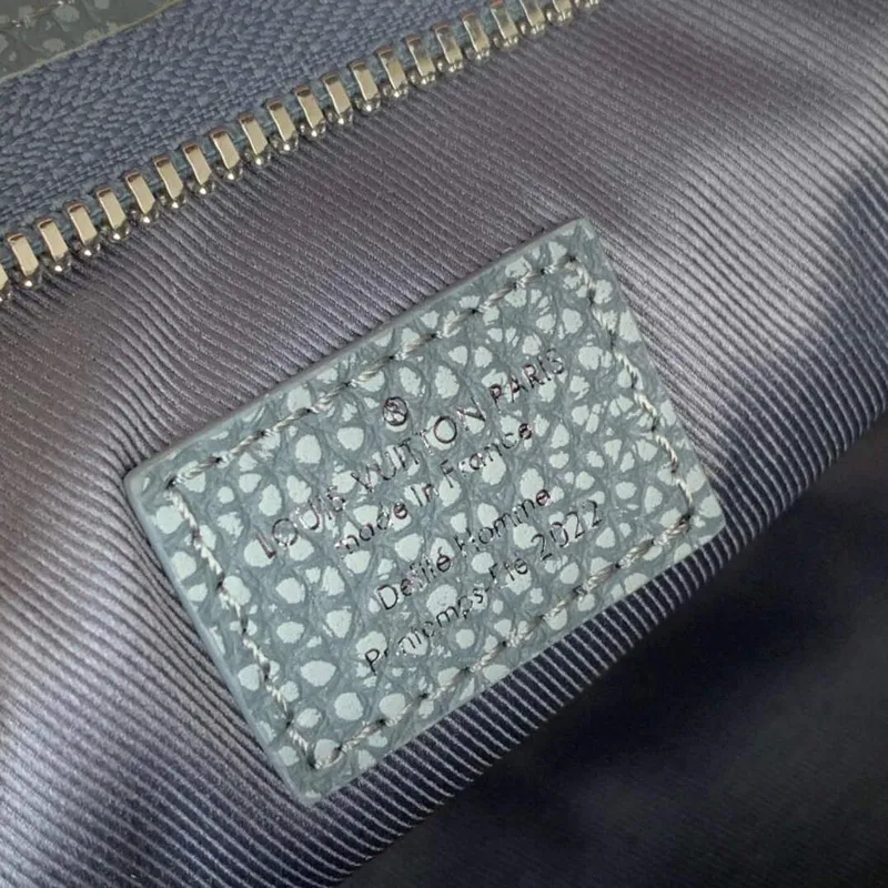 LV M81556 Louis Vuitton Pochette Voyage Ostatní kůže Granit