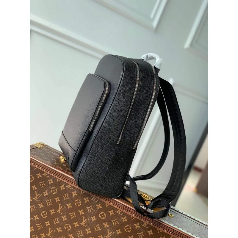 LV M30857 Louis Vuitton Adrian Batoh Černý