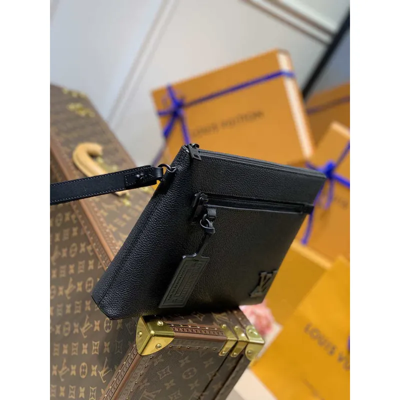 Louis Vuitton M69837 LV Aerogram Pochette iPad Černá