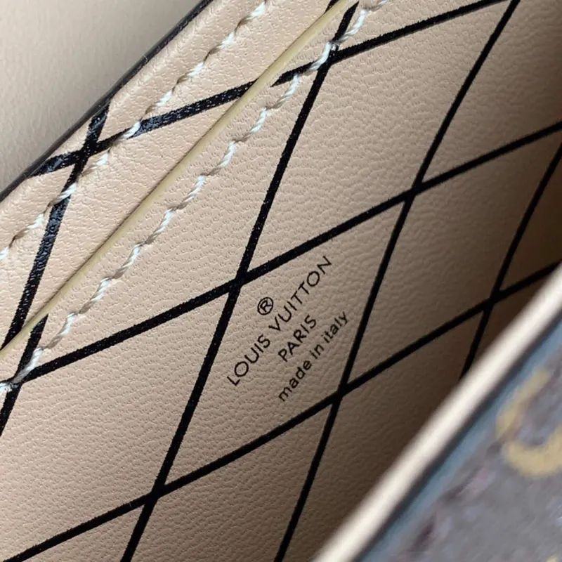 LV M63913 Louis Vuitton Vertikální kufřík Pochette Taška Hnědá