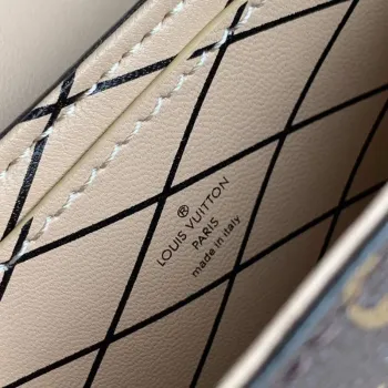 LV M63913 Louis Vuitton Vertikální Trunk Pochette Taška Černá