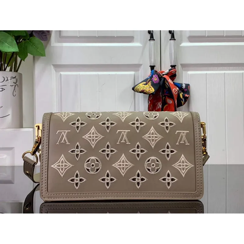 LV M20739 Louis Vuitton Dauphine East West Kabelka Meruňková