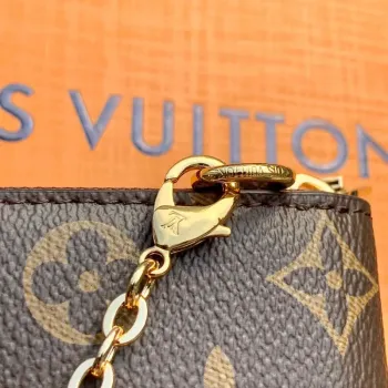 LV M63913 Louis Vuitton Vertikální Trunk Pochette Taška