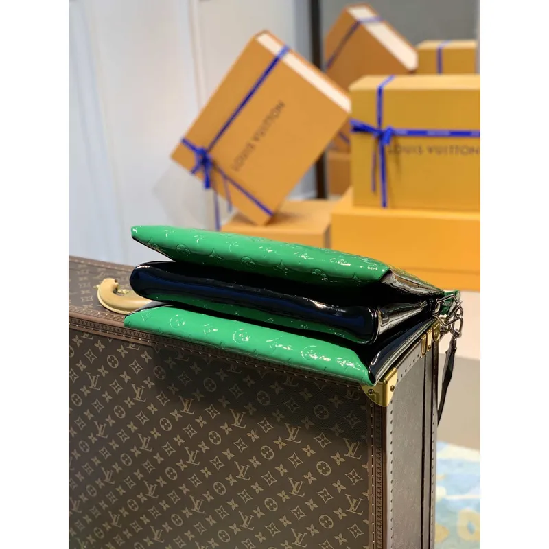 LV M57783 Louis Vuitton Coussin MM Embossed puffy zelená lakovaná kůže
