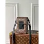 LV M81522 Louis Vuitton S LOCK Vertikální nositelná peněženka černá