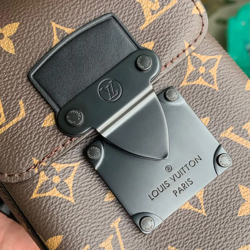 LV M81522 Louis Vuitton S LOCK Vertikální nositelná peněženka černá