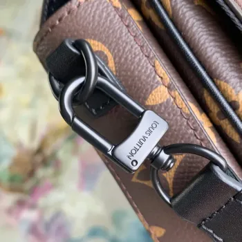LV M81522 Louis Vuitton S LOCK Vertikální nositelná peněženka černá