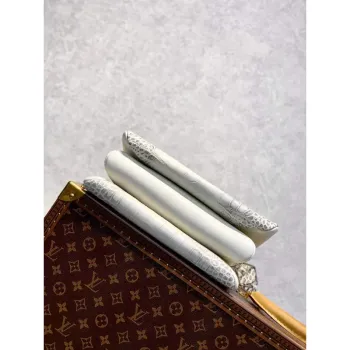 LV M57791 Louis Vuitton Coussin PM Taška s krokodýlím vzorem Bílá