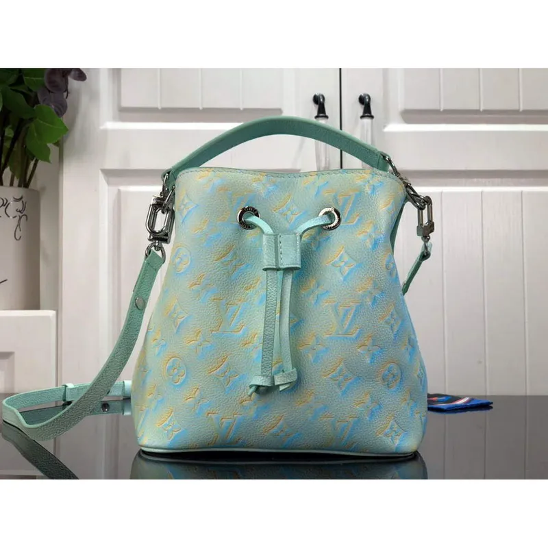 LV M46173 Louis Vuitton NéONOé BB Bucket Bag Vert d’eau Zelená