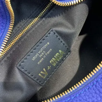 LV M21106 Louis Vuitton toaletní taška modrá