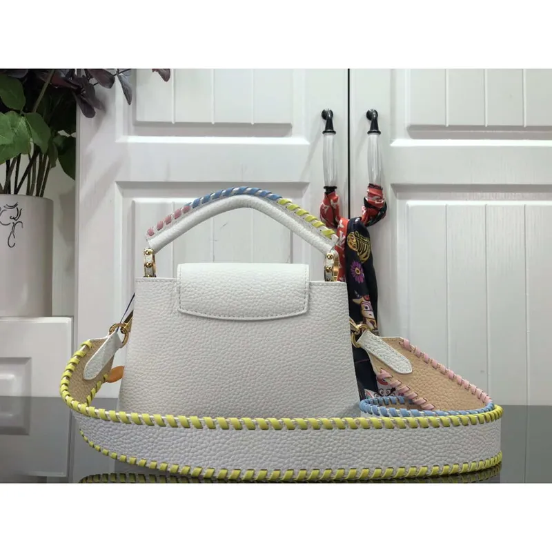 LV M57671 Louis Vuitton Capucines MM Kabelka Bílá