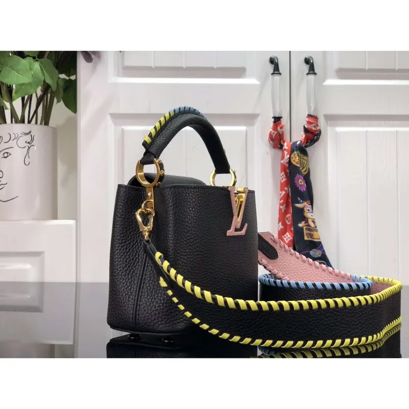 LV M57671 Louis Vuitton Capucines MM Kabelka Černá