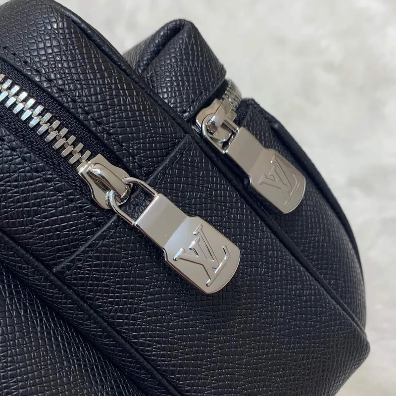 LV M30245 Louis Vuitton Outdoor Bumbag Černá