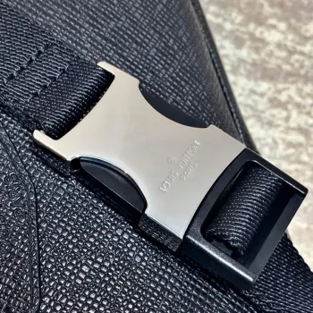 LV M30245 Louis Vuitton Outdoor Bumbag Černá