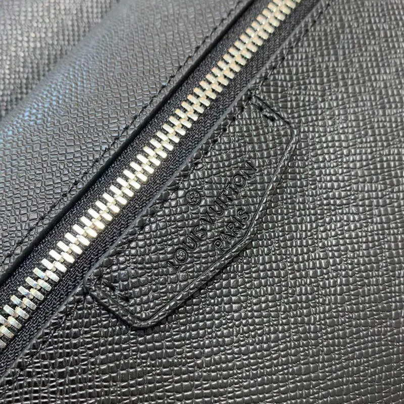 LV M33435 Louis Vuitton Outdoor Messenger PM Taška Černá