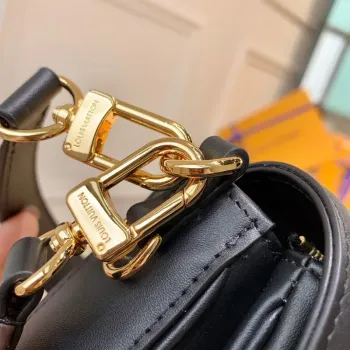 LV M20393 Louis Vuitton Swing Kabelka Černá