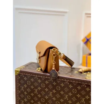 LV M20396 Louis Vuitton Swing Kabelka Lískový Hnědá