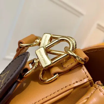 LV M20396 Louis Vuitton Swing Kabelka Lískový Hnědá
