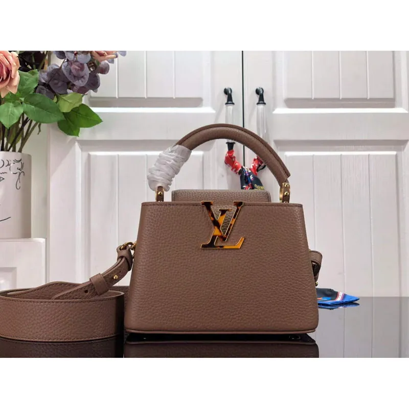 LV M56071 Louis Vuitton Capucines Mini Kabelka Světle hnědá