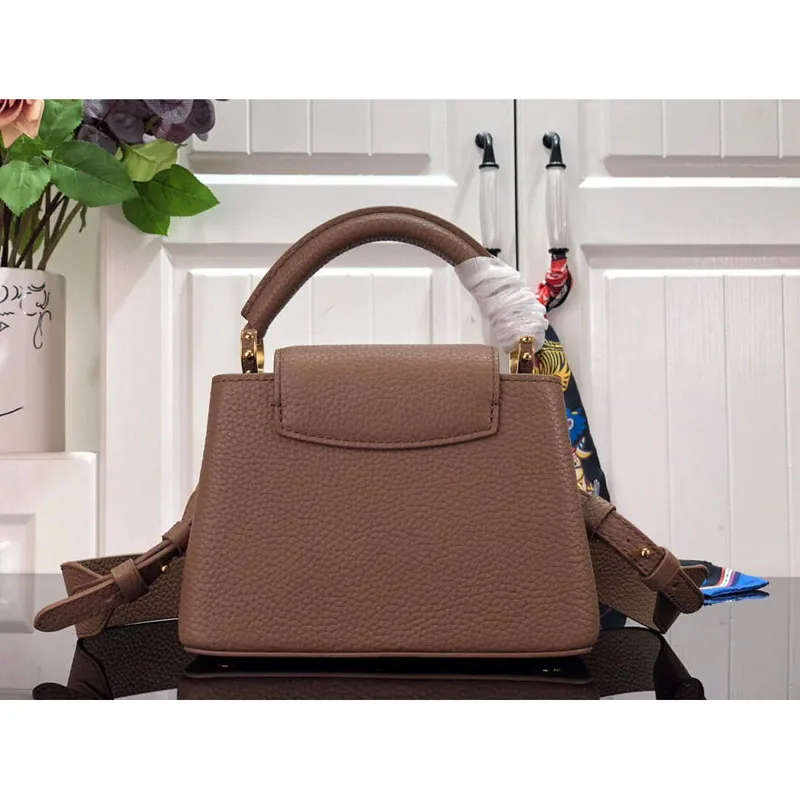 LV M56071 Louis Vuitton Capucines Mini Kabelka Světle hnědá