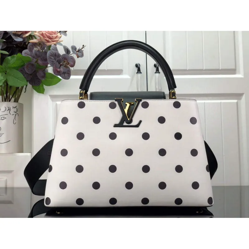 LV M20373 Louis Vuitton Capucines MM Kabelka