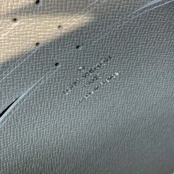 LV M30840 Louis Vuitton Pochette Voyage MM kůže Taiga