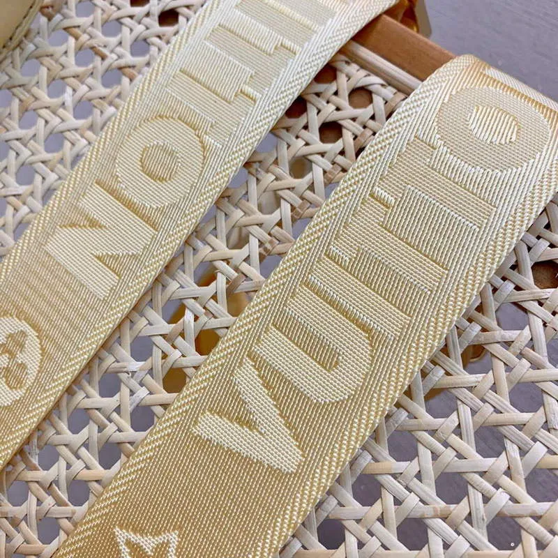 LV M59823 Louis Vuitton Taška Over The Moon Banánově žlutá