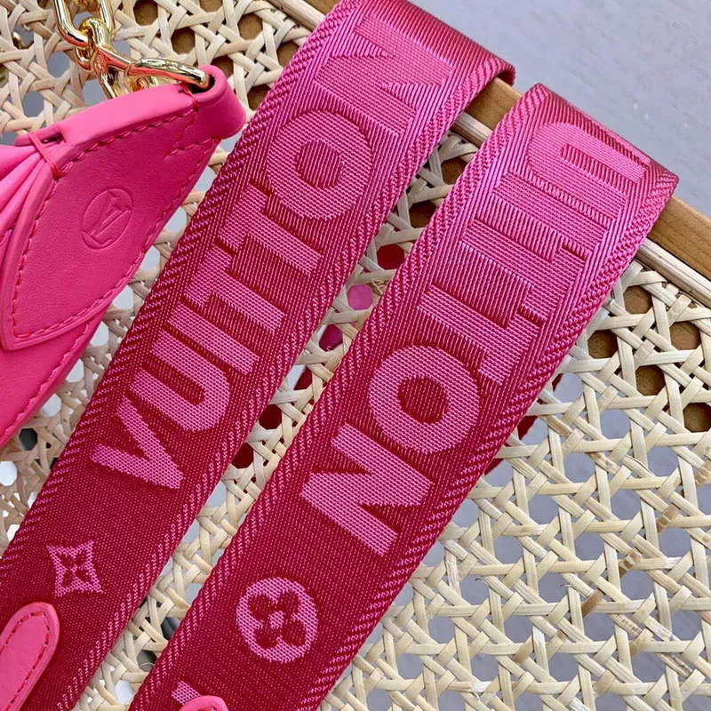 LV M59915 Louis Vuitton Taška Over The Moon Dragon Fruit Pink