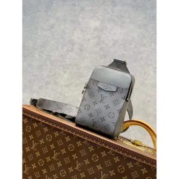 LV M30833 Louis Vuitton Outdoor Slingbag Gunmetal šedá