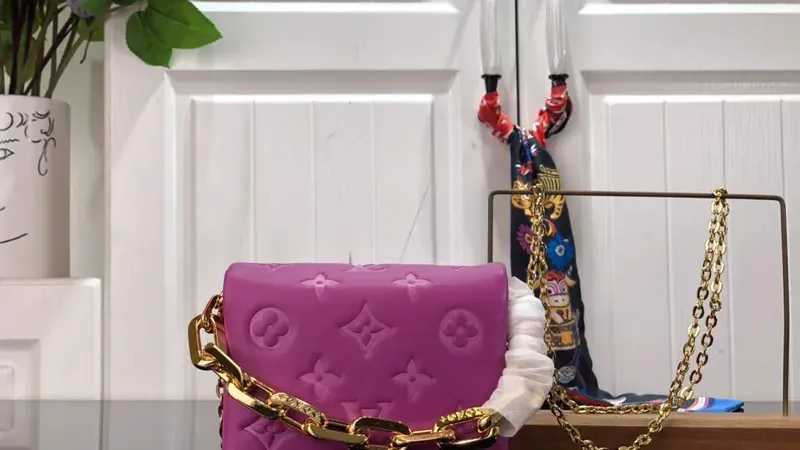 LV M81127 Louis Vuitton Pásková taška Coussin Orchidée Purple – luxus v nadýchaném provedení