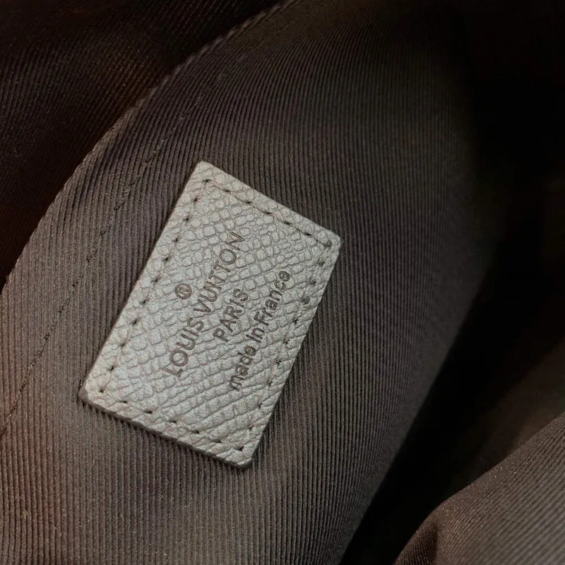 LV M30247 Louis Vuitton Outdoor Bumbag Stříbrná