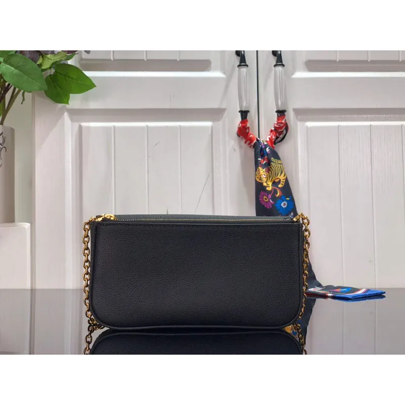 LV M80898 Louis Vuitton Lockme Pouch Černá