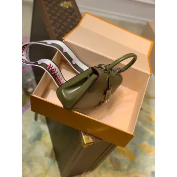 LV M58928 Louis Vuitton Cluny Mini kabelka hnědá zelená