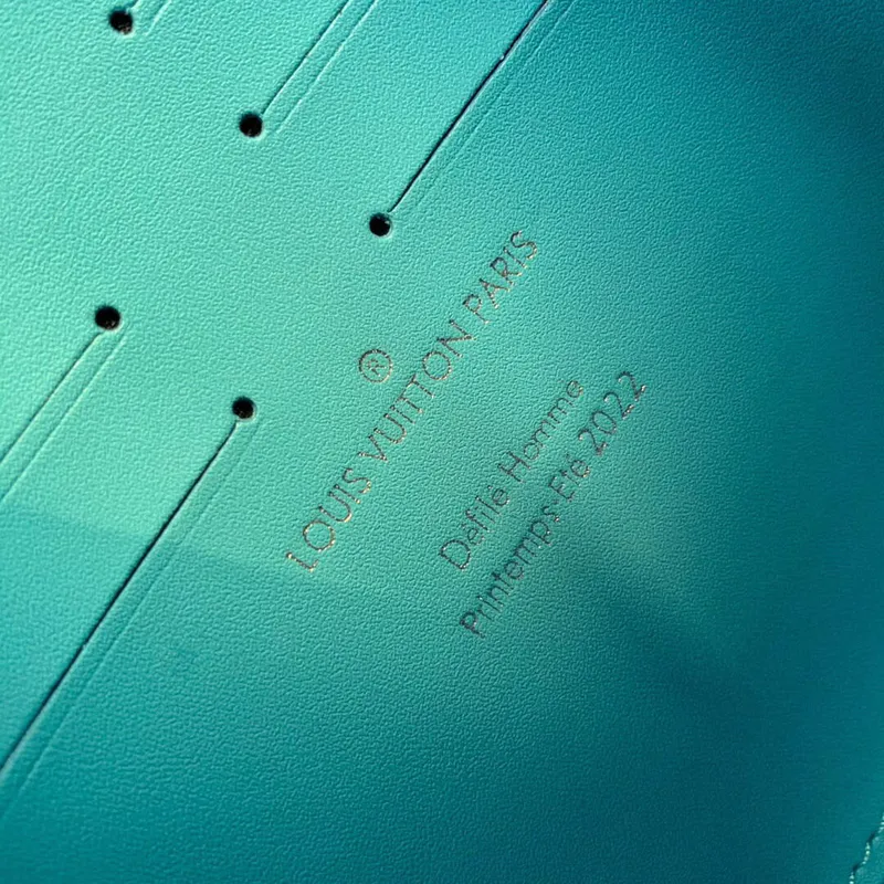 LV M81204 Louis Vuitton Pochette Voyage
