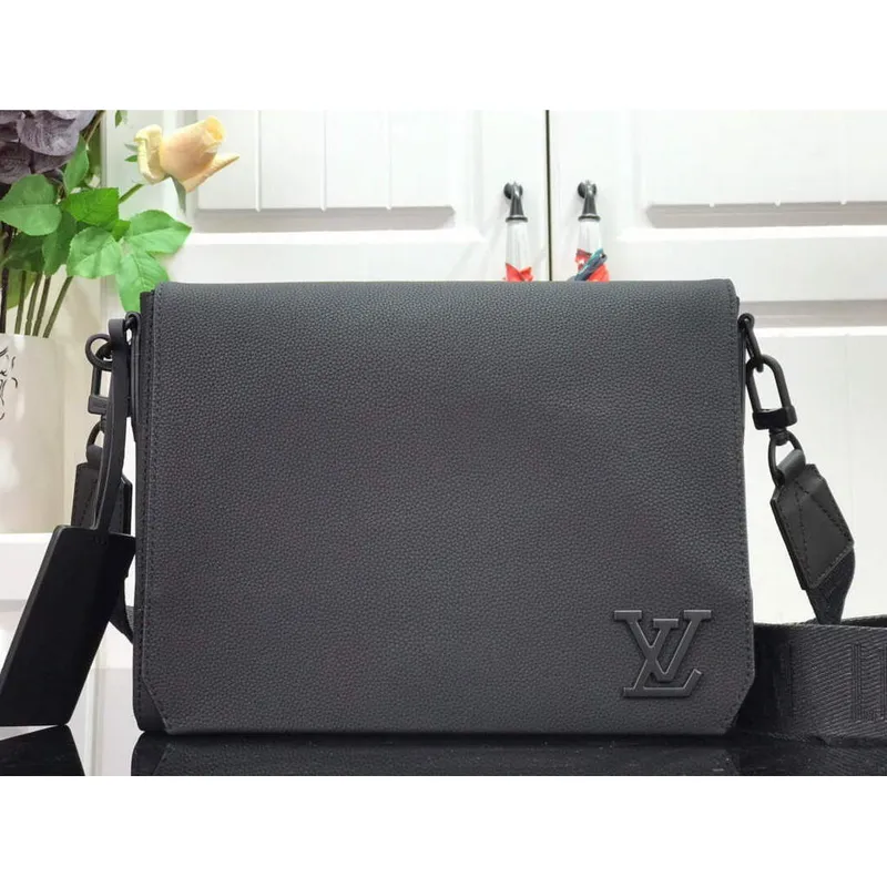 LV M57080 Louis Vuitton Messenger Bag Černá