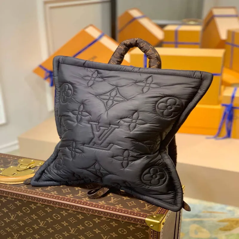 LV M58981 Louis Vuitton Nový Batoh Černý