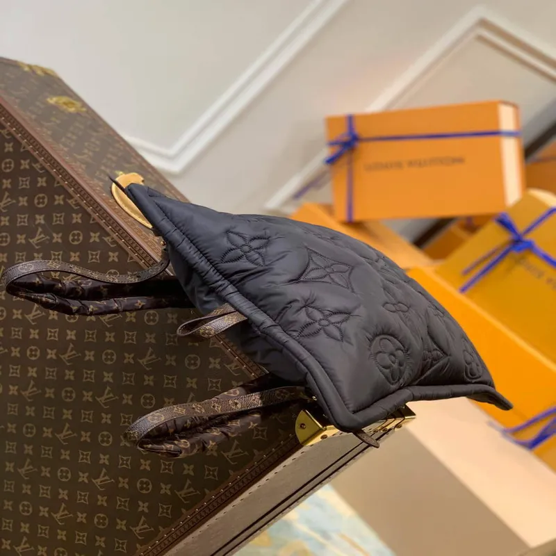 LV M58981 Louis Vuitton Nový Batoh Černý