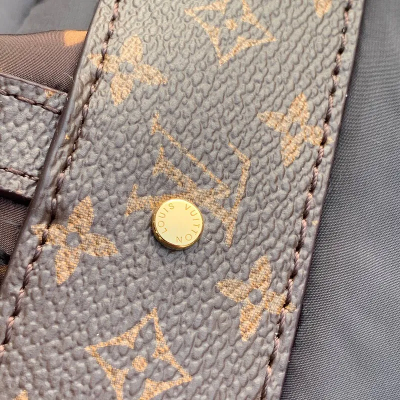 LV M58981 Louis Vuitton Nový Batoh Černý